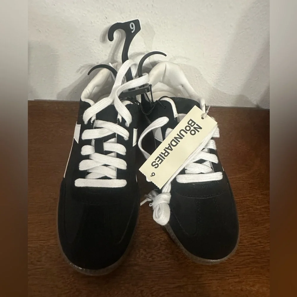 No boundaries black and white memory foam sneakers women’s tennis shoes 9 - Picture 2 of 9
